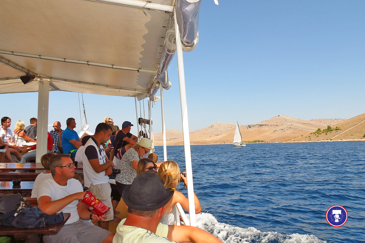 Cruising boat tour aboard MB TORCIDA